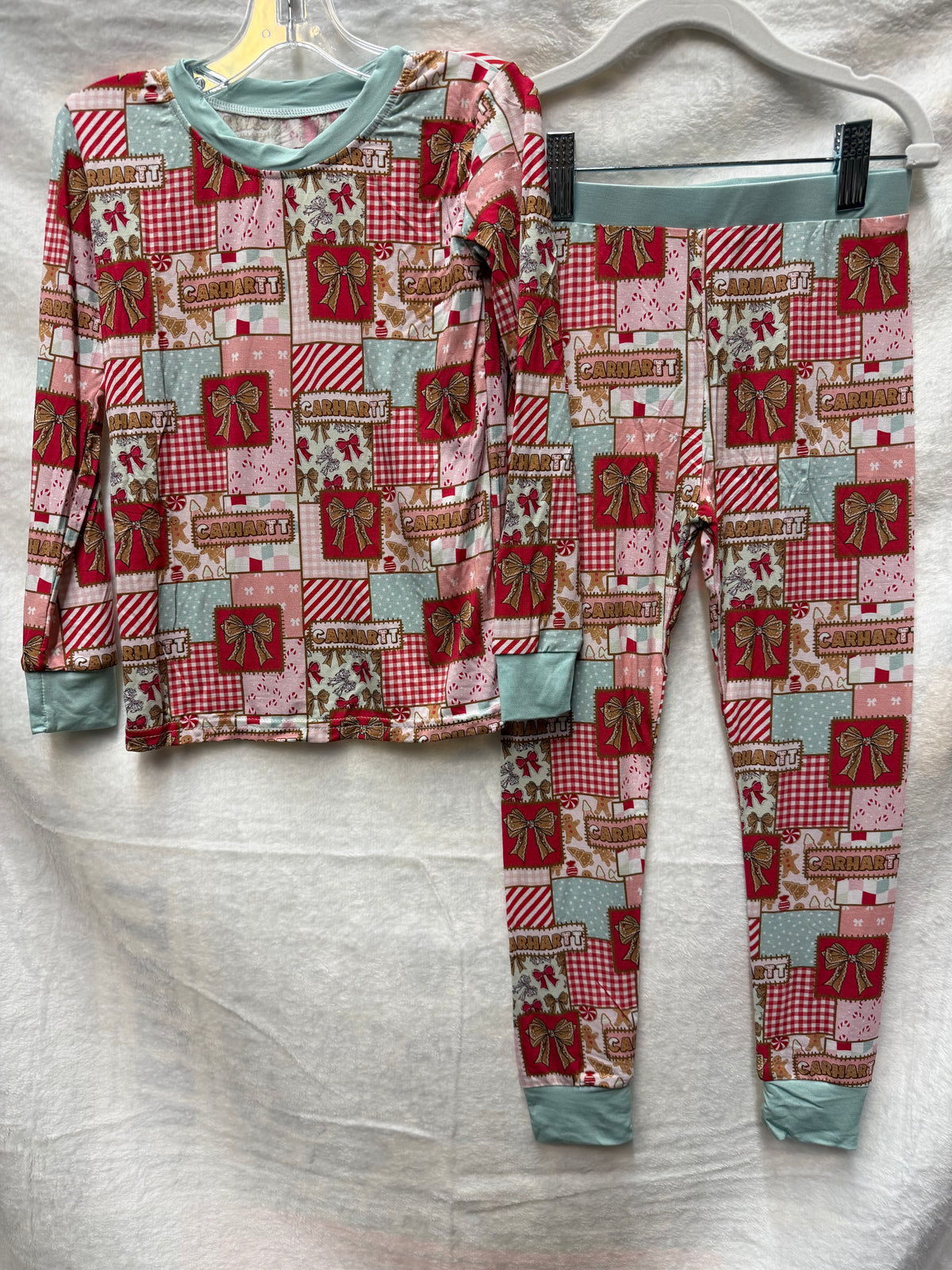 Carhartt Bow Christmas print long sleeves and pants